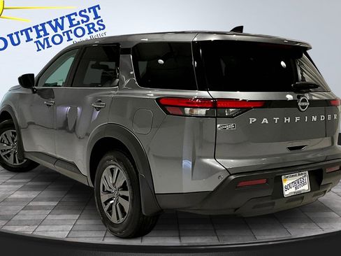 Used 2025 Nissan Pathfinder S image 4