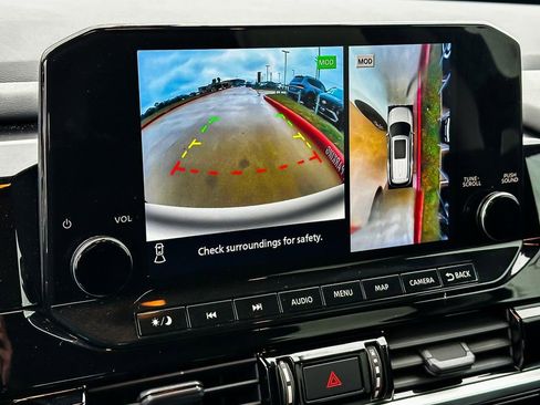 Used 2023 Nissan Pathfinder SL image 23