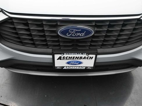 Certified 2025 Ford Escape Active w/ Cold Weather Package FWD image 19