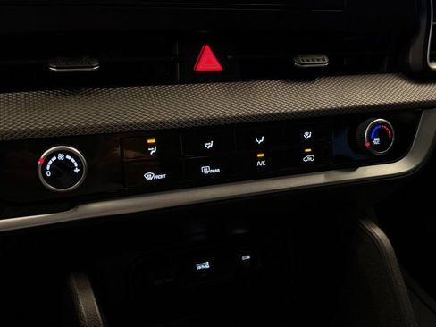 Used 2023 Kia Sportage LX image 7