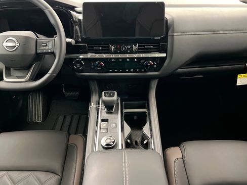 New 2026 Nissan Pathfinder Platinum image 13