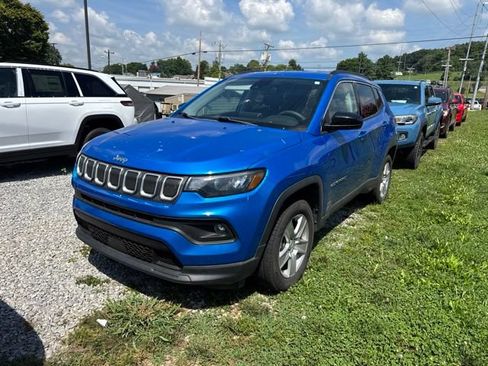 Used 2022 Jeep Compass Latitude AWD/4WD image 2
