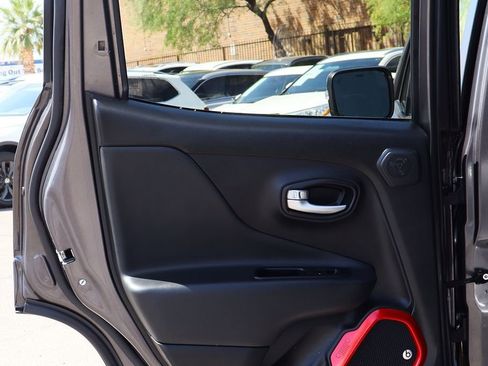Used 2019 Jeep Renegade Trailhawk AWD/4WD image 29