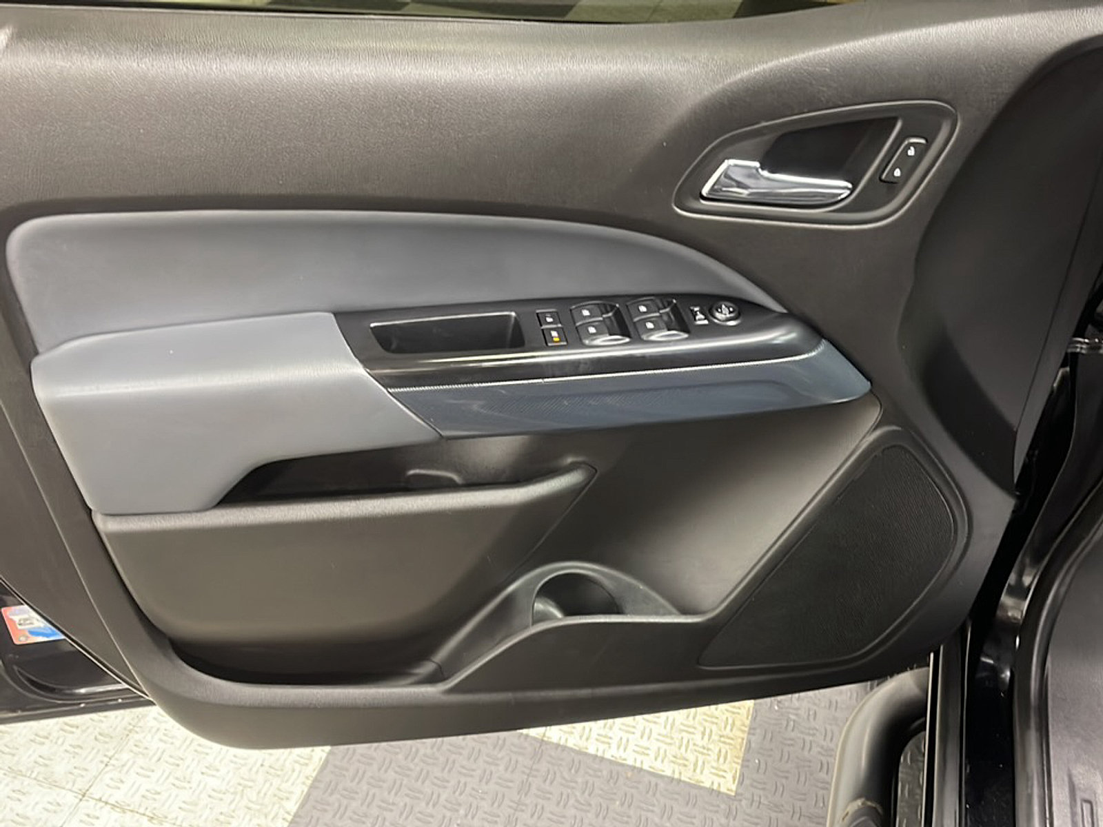 Used 2017 Chevrolet Colorado Z71 AWD/4WD image 13