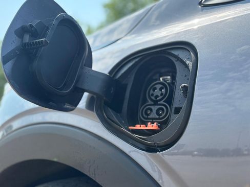 Used 2023 Chevrolet Bolt EUV LT image 35