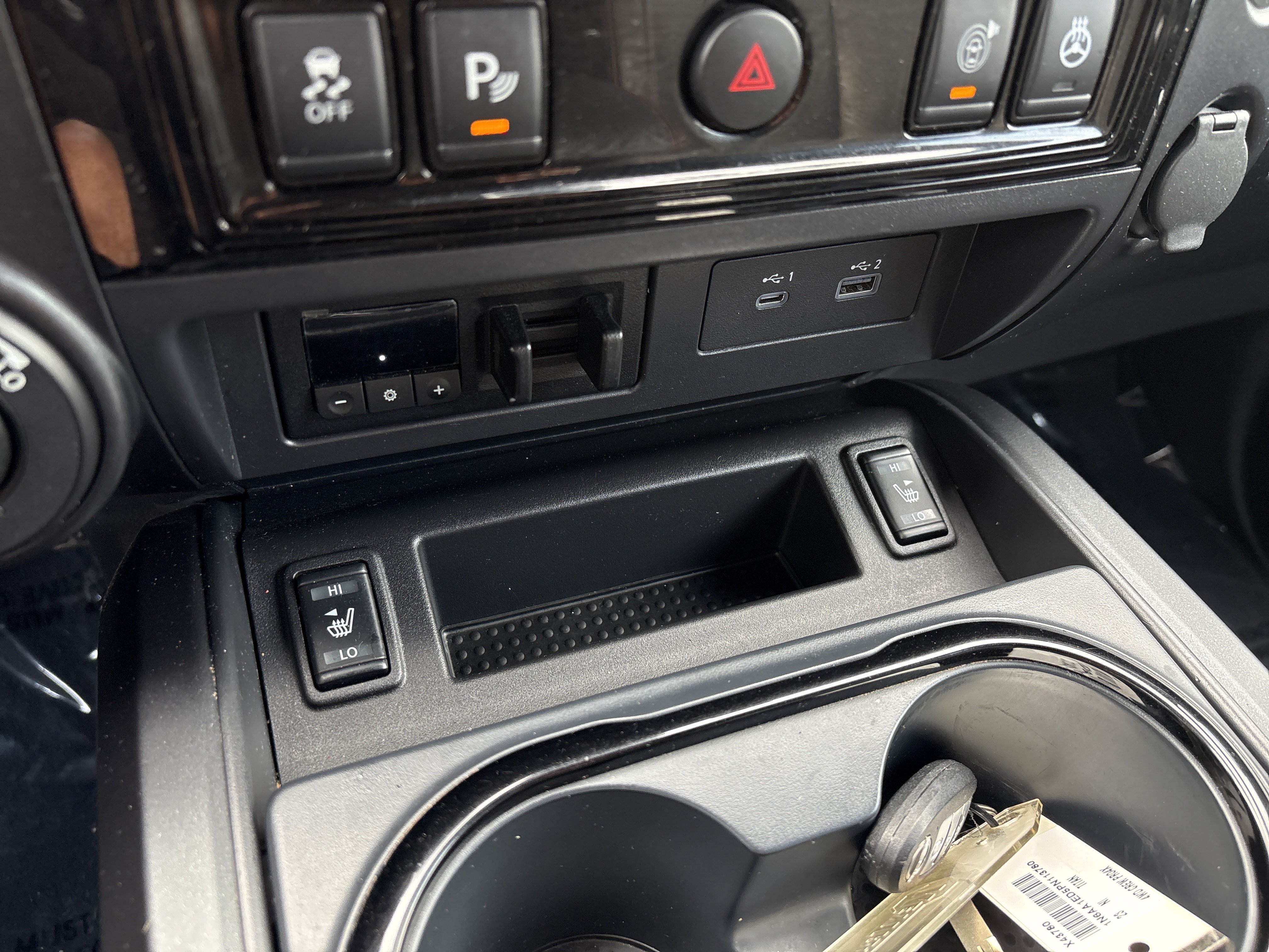 Used 2023 Nissan Titan PRO-4X w/ Pro-4x Convenience Package AWD/4WD image 31
