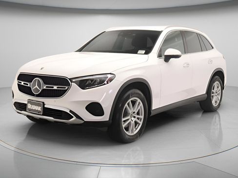Certified 2024 Mercedes-Benz GLC 300 image 3