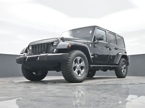 Used 2016 Jeep Wrangler Unlimited Sahara w/ Max Tow Package image 25