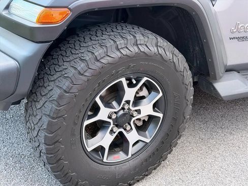 Used 2019 Jeep Wrangler Sport AWD/4WD image 6