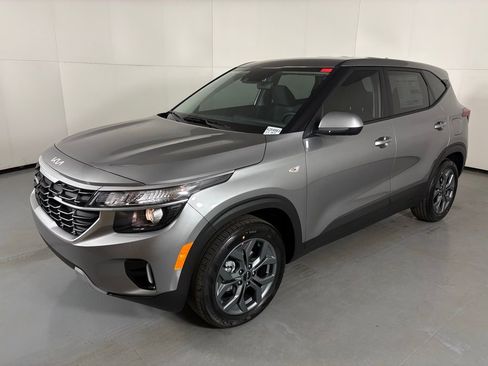New 2026 Kia Seltos LX image 4