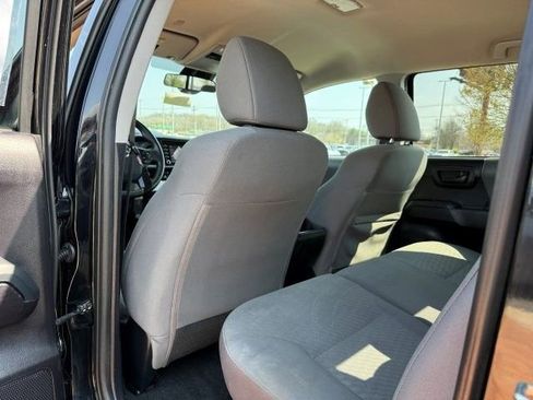Used 2020 Toyota Tacoma SR w/ SR Convenience Package RWD image 17