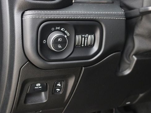 Used 2019 RAM 1500 Limited AWD/4WD image 11