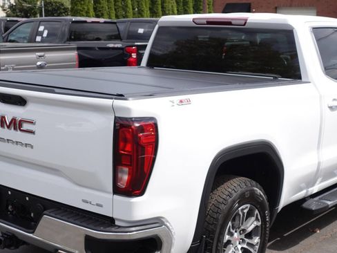 Used 2023 GMC Sierra 1500 SLE w/ X31 Off-Road Package AWD/4WD image 12
