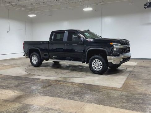 Used 2022 Chevrolet Silverado 2500 LT w/ Convenience Package image 2