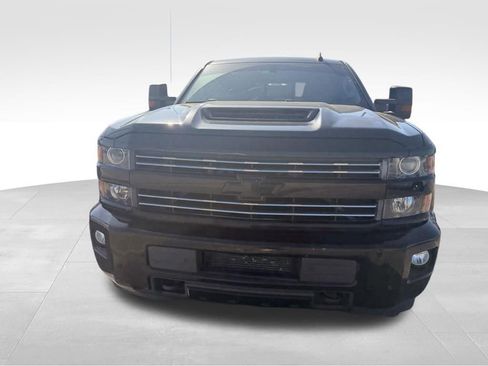 Used 2017 Chevrolet Silverado 2500 LT w/ Midnight Edition image 6