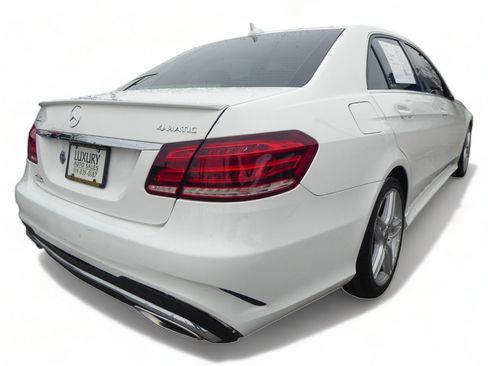 Used 2014 Mercedes-Benz E 350 4MATIC Sedan image 11