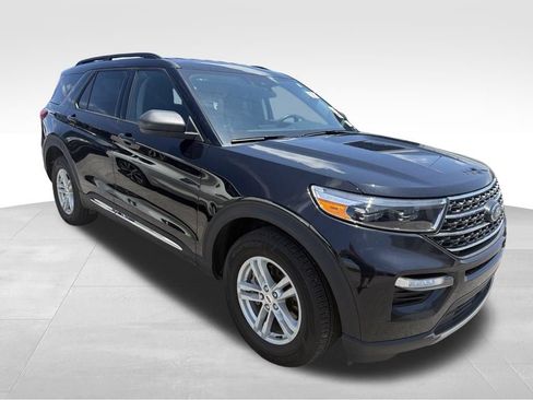 Used 2024 Ford Explorer XLT w/ Equipment Group 202A AWD/4WD image 17