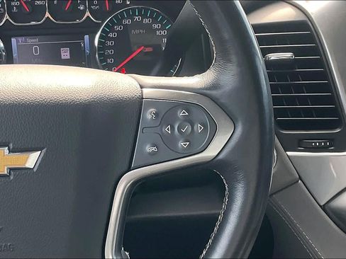 Used 2018 Chevrolet Suburban LT RWD image 25