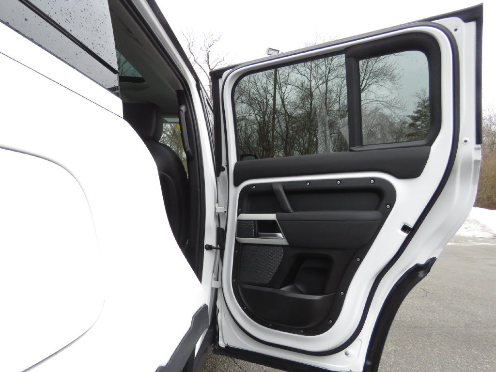 Used 2022 Land Rover Defender 110 SE AWD/4WD image 15