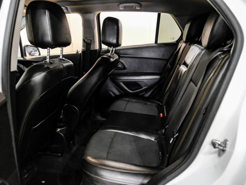 Used 2020 Chevrolet Trax LT w/ LT Convenience Package image 37