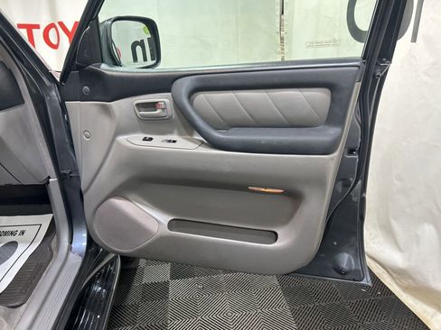 Used 2004 Toyota Land Cruiser image 11