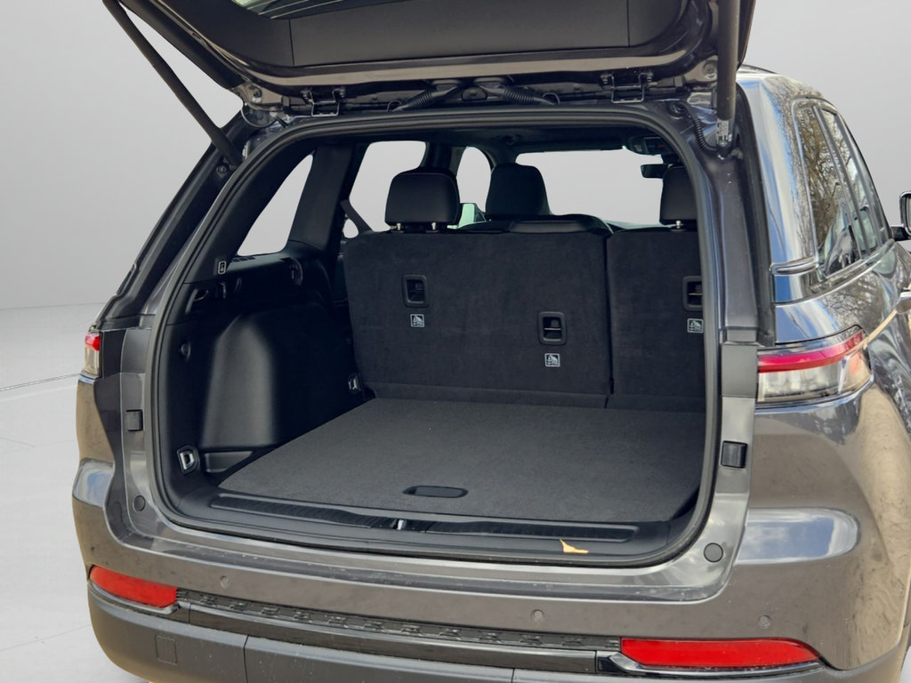 New 2025 Jeep Grand Cherokee Altitude RWD image 43