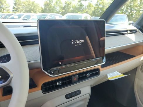 New 2025 Volkswagen ID. Buzz Pro S Plus image 22