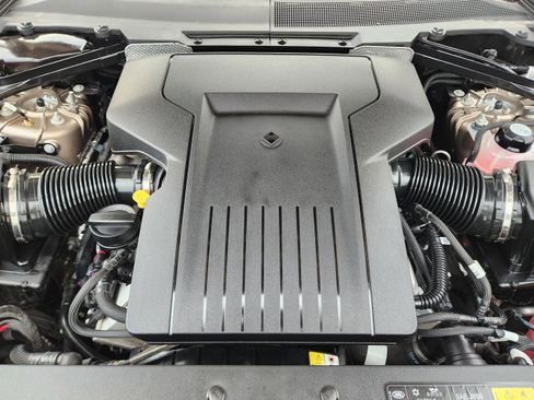 Used 2025 Land Rover Defender 110 image 26