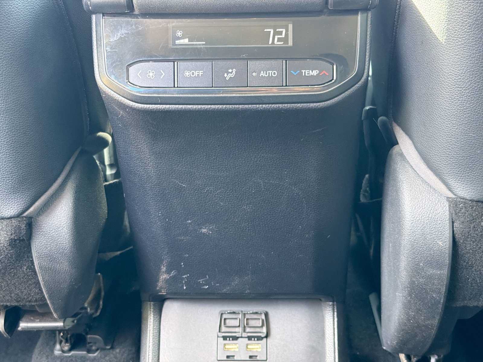 Used 2020 Toyota Highlander XLE AWD/4WD image 32