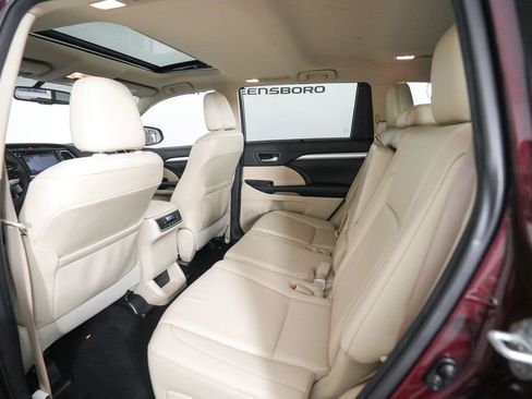 Used 2016 Toyota Highlander XLE image 13