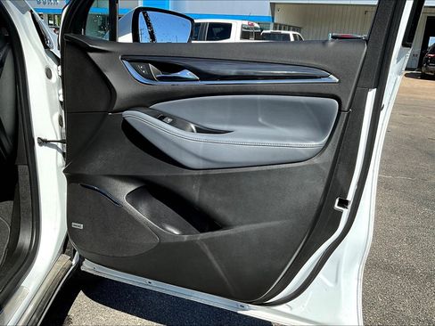Used 2024 Buick Enclave Premium image 18