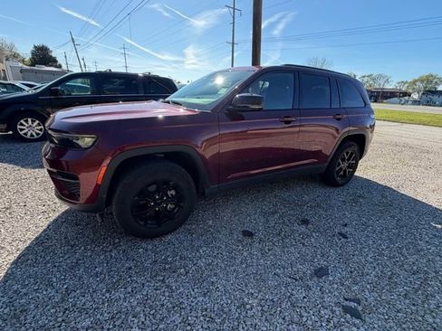 Used 2025 Jeep Grand Cherokee Altitude image 14