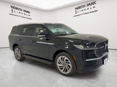 New 2026 Lincoln Navigator Premiere AWD/4WD image 3