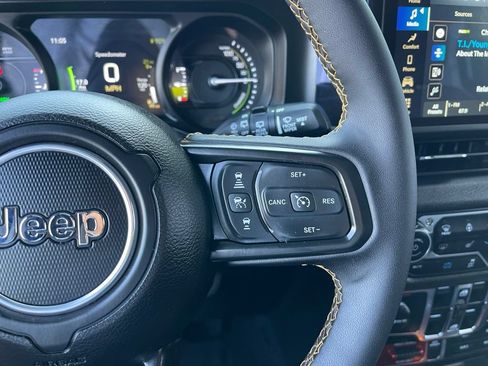 Used 2024 Jeep Wrangler Unlimited AWD/4WD image 41