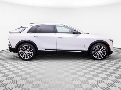 Certified 2025 Cadillac Lyriq Luxury w/ LPO, Floor Liner Package image 7