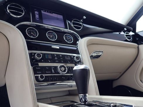 Used 2017 Bentley Mulsanne image 20