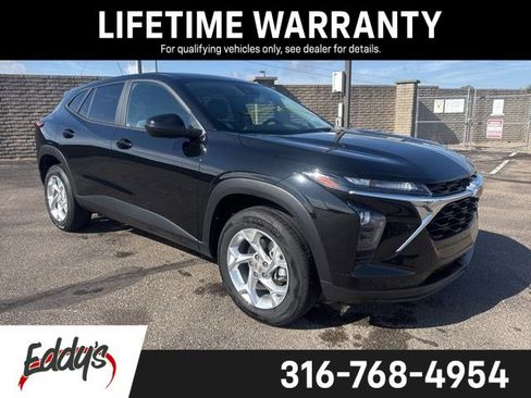 Used 2024 Chevrolet Trax LS w/ LS Convenience Package image 1