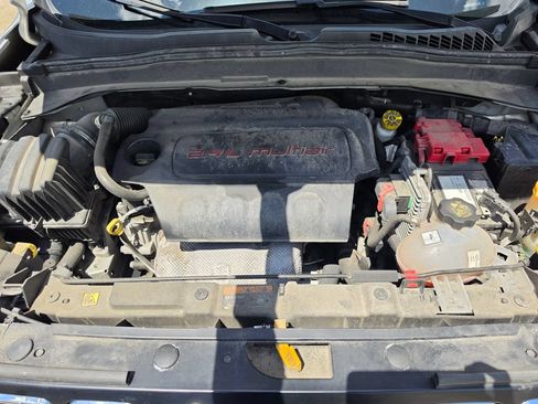 Used 2019 Jeep Renegade Latitude w/ Cold Weather Group AWD/4WD image 9