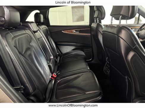 Used 2017 Lincoln MKX Reserve w/ Driver Assistance Package FWD image 10