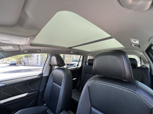 Used 2024 Volkswagen Tiguan SE FWD image 19