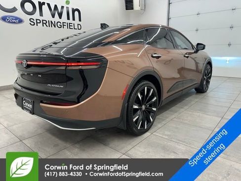 Used 2023 Toyota Crown Platinum image 5