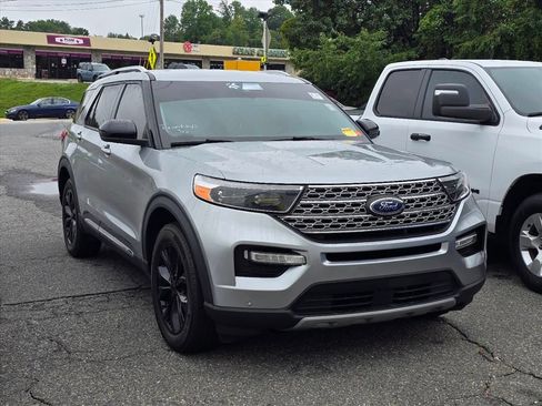 Used 2023 Ford Explorer Limited AWD/4WD image 9