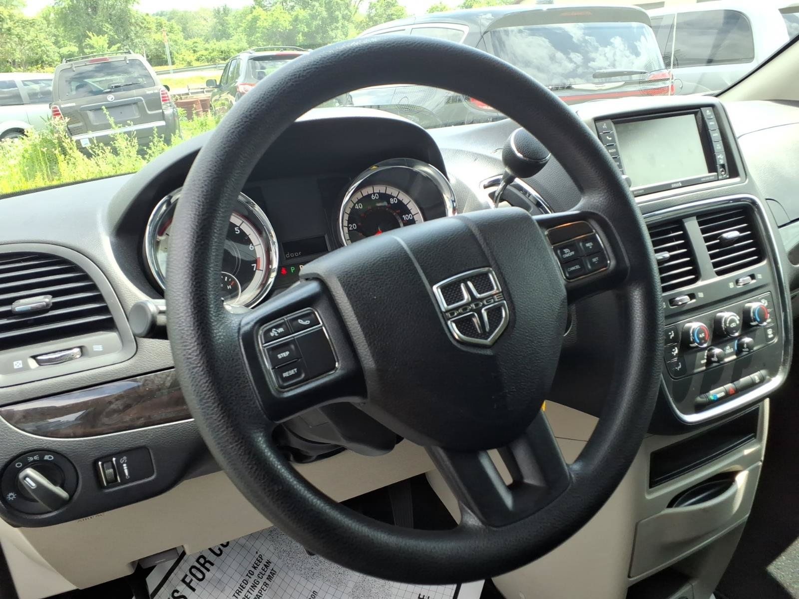 Used 2018 Dodge Grand Caravan SE w/ UConnect Hands-Free Group FWD image 5