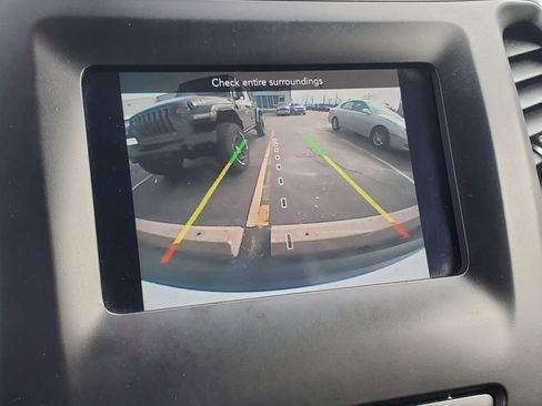 Used 2019 Jeep Cherokee Latitude Plus FWD image 21