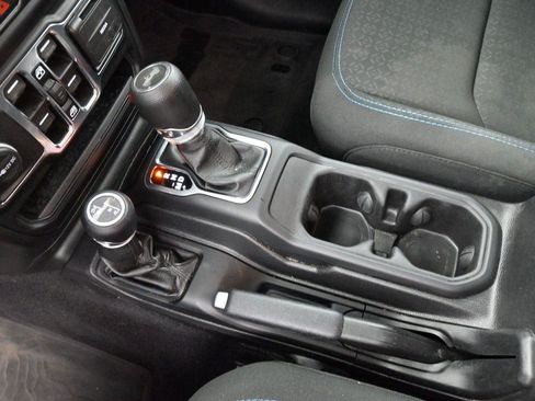 Used 2021 Jeep Wrangler Unlimited Sport AWD/4WD image 23