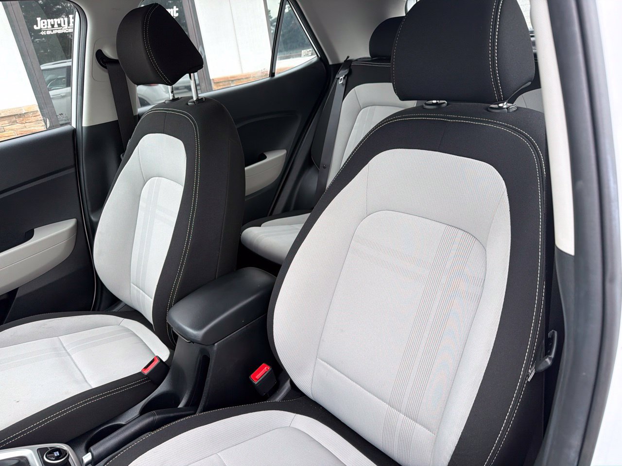 Used 2025 Hyundai Venue SEL FWD image 3