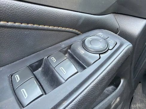 Used 2020 Chevrolet Traverse LT FWD image 12