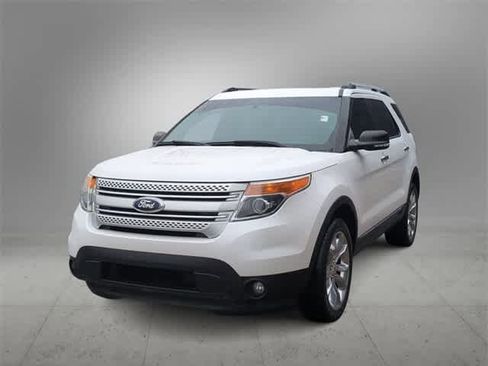 Used 2014 Ford Explorer XLT w/ Equipment Group 202A image 4