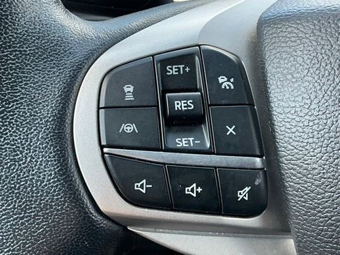 Used 2022 Ford Explorer Limited w/ Equipment Group 301A AWD/4WD image 33