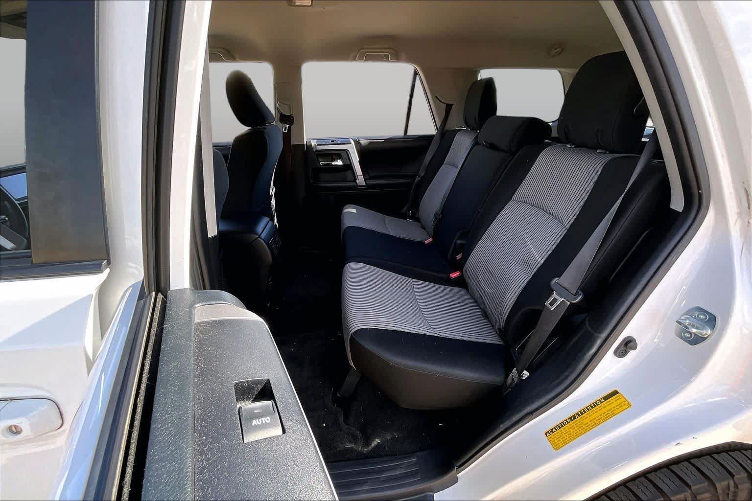 Used 2018 Toyota 4Runner SR5 AWD/4WD image 19
